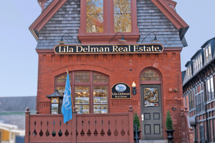 Gregory Arakelian of Mott & Chace Sotheby’s Brokers $3.9M Sale of 3 Iconic Rhode Island Properties